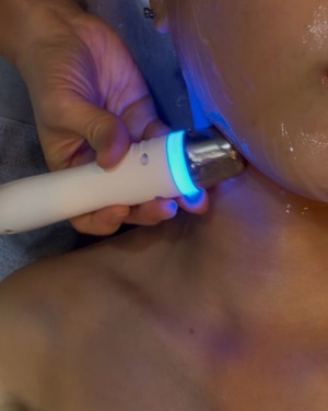 20만원 상당의 피부트러블&얼굴윤곽 관리