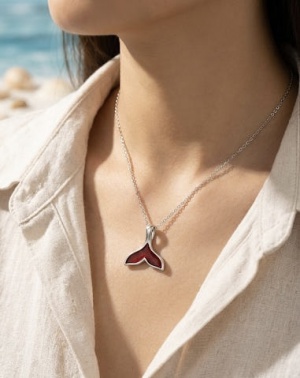 고래꼬리 목걸이