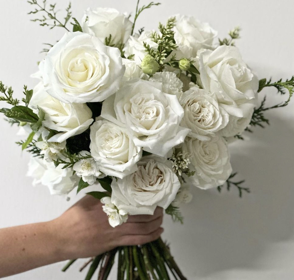화이트 생화 장미부케