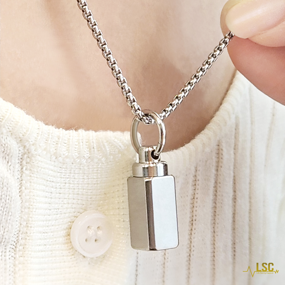 약 보관 사각목걸이