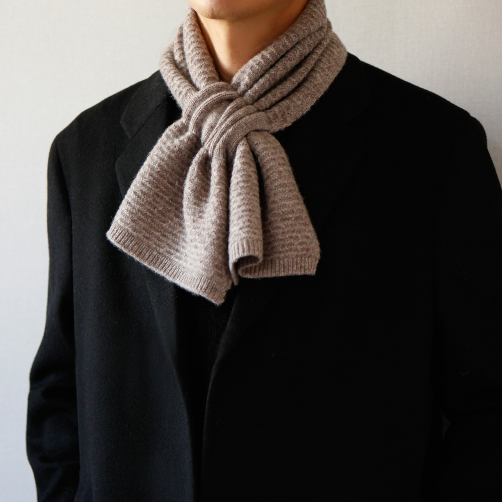 부드러운 니트 숏 머플러