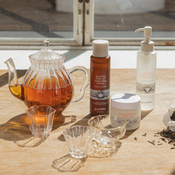 홍차 미백 에센스 146ml